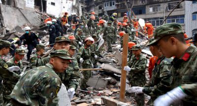 fathers-last-embrace-saves-girl-in-china-building-collapse