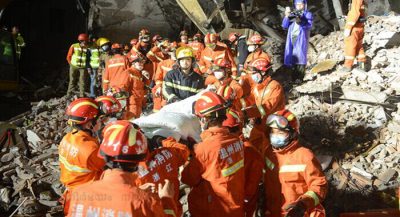 fathers-last-embrace-saves-girl-in-china-building-collapse