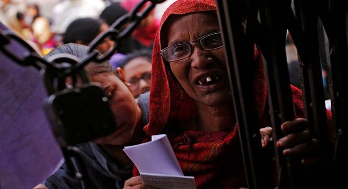 banks-to-exchange-notes-only-for-their-own-customers-and-seniors-today