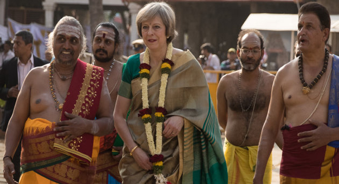 heres-theresa-may-looking-gorgeous-in-a-saree