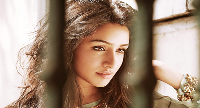 link-ups-bother-me-says-shraddha-kapoor