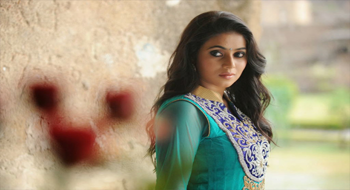 shamna-kasim-react-against-facebook-comments