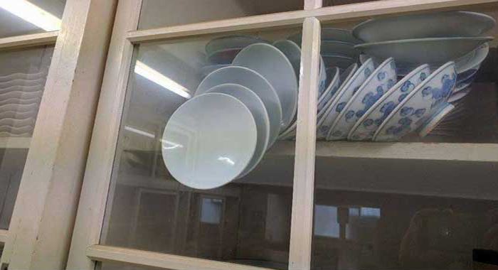 the-internets-stumped-over-this-real-life-cupboard-crisis