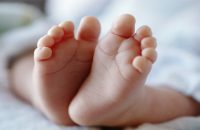 pregnant-woman-delivers-her-baby-while-waiting-for-hours-in-a-queue-at-a-kanpur-bank
