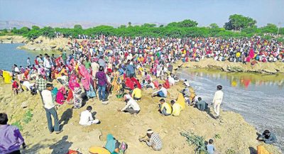 Rush for gold: Rajasthan villagers throng quarry searching for hidden treasure