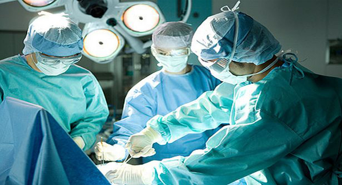 scissors-left-inside-mans-stomach-during-surgery-pulled-out-after-18-years