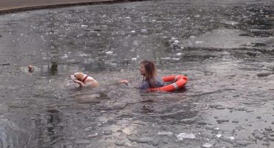 dog-rescued-from-freezing-lake-ice-alexandra-palace-london1