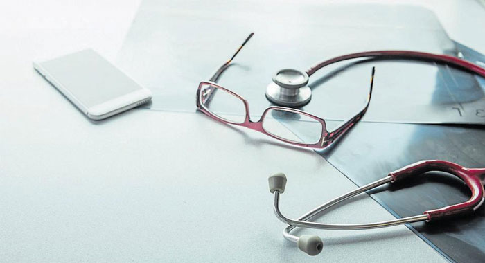 don-t-be-social-media-friends-or-drink-alcohol-with-patients-ima-to-doctors