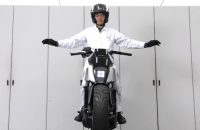 honda-unveils-self-balancing-motorcycle