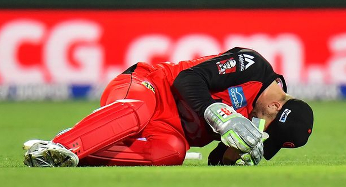 peter-nevill-suspected-broken-jaw-hit-face-bat-brad-hodge-big-bash