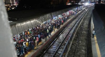 shah-rukh-khan-raees-promotion-vadodara-railway-platform-fan-dead-injured2