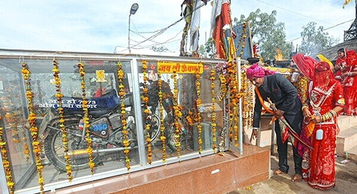 350-cc-bullet-baba-temple-in-rajasthan3