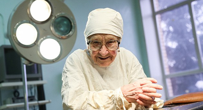alla-illyinichna-levushkina-89-surgeon-from-russia-does-4-poerations-per-day