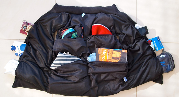 wearable-luggage-for-traveler-the-airport-jacket-2