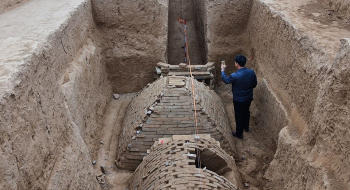 archaeologists-discover-mini-pyramid-china1