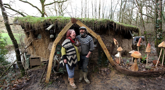 couple-allergic-modern-life-evicted-mud-hut
