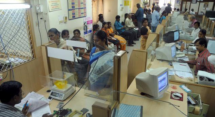 banks-slap-charges-on-cash-transactions-hdfc-icici-axis-bank-demonetisation