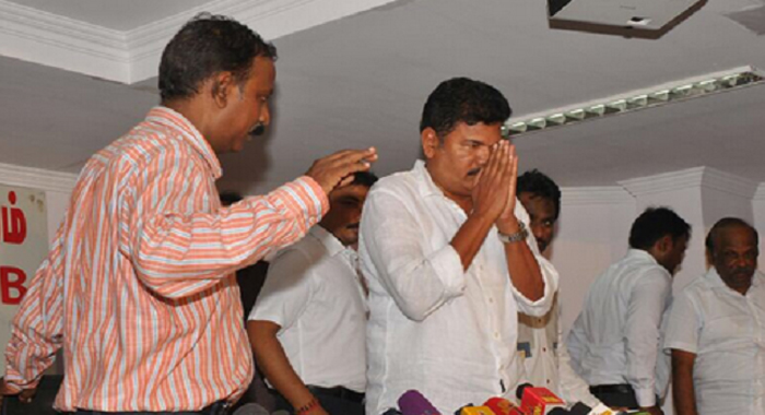 rajinikanth-2-0-shankar-apologises-photojournalists-attack