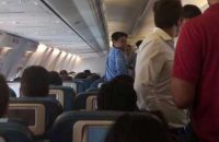 bad-weather-diverts-flight-passenger-tweets-hijack