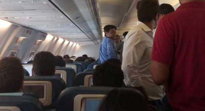 bad-weather-diverts-flight-passenger-tweets-hijack