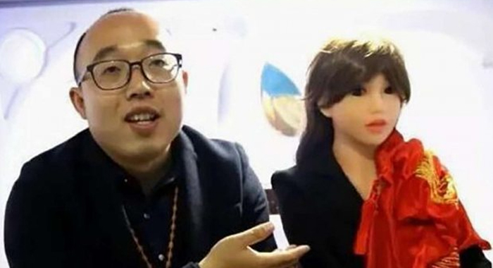 chinese-man-marries-robot-built-himself