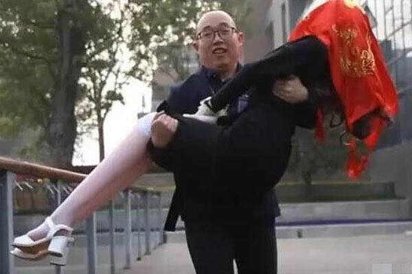 chinese-man-marries-robot1