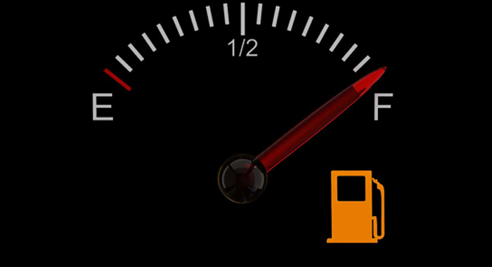filling-full-tank-fuel-in-summer