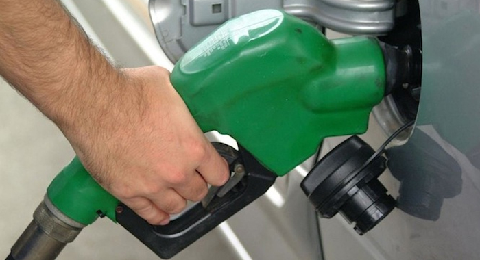 filling-full-tank-fuel-in-summer-2