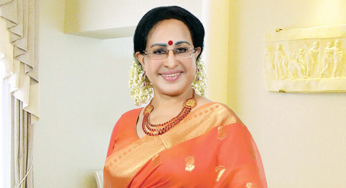 actress-sheela-comment-against-selfie