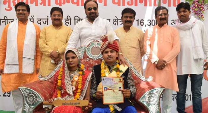 ministers-unusual-gift-for-new-brides-wooden-bats