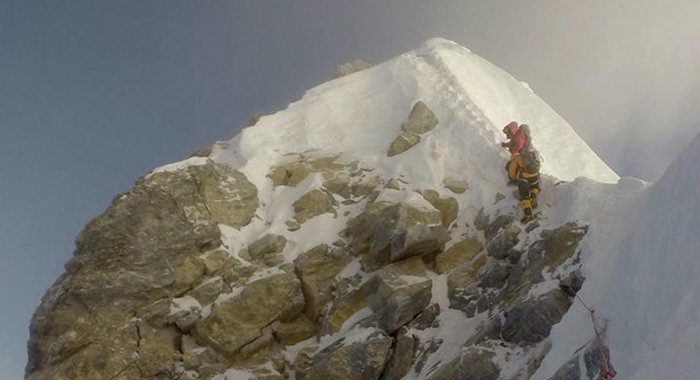 mountaineers-say-a-part-of-mt-everest-has-collapsed