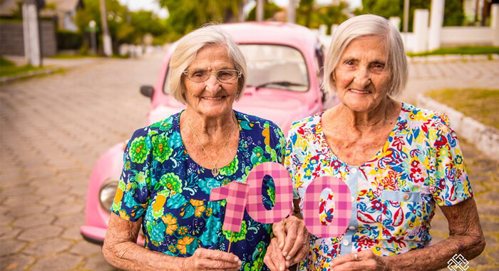 twin-grannies-turn-100-their-celebratory-photoshoot-is-adorable