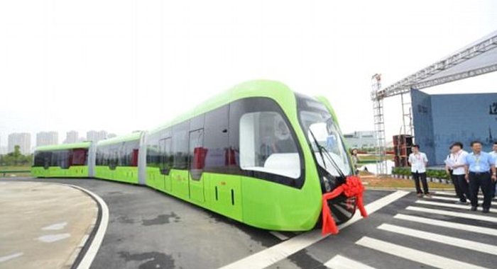 china-unveils-track-train-runs-virtual-rails