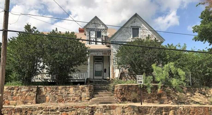 haunted-house-for-sale-mineral-wells-texas