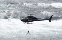 watch-daredevil-hangs-by-her-teeth-from-helicopter-over-niagara-falls