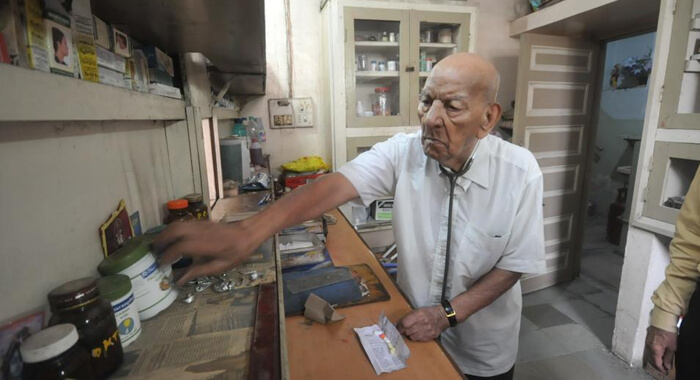10-hours-a-day-7-days-a-week-meet-pune-102-year-old-doctor