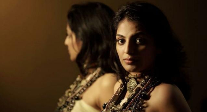 actress-mythilis-private-photos-out-friend-behind