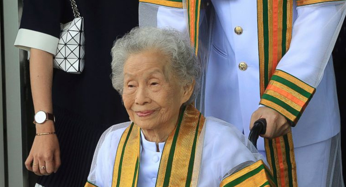 91-year-thai-women-earns-bachelors-degree