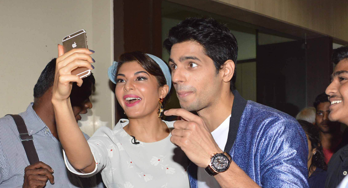 sidharth-malhotra-jacqueline-fernandez-couldnt-stop-kissing-each-other