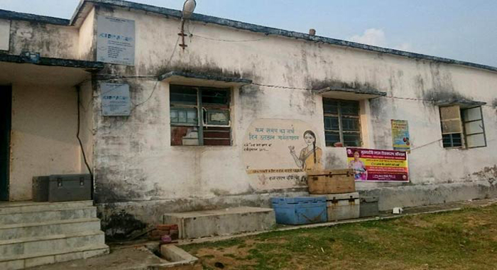 hospital-not-open-woman-gave-birth-in-school-ground
