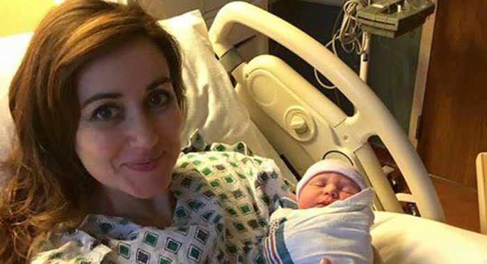 hats-off-to-doctor-mom-this-woman-paused-her-delivery-to-help-another-pregnant-lady