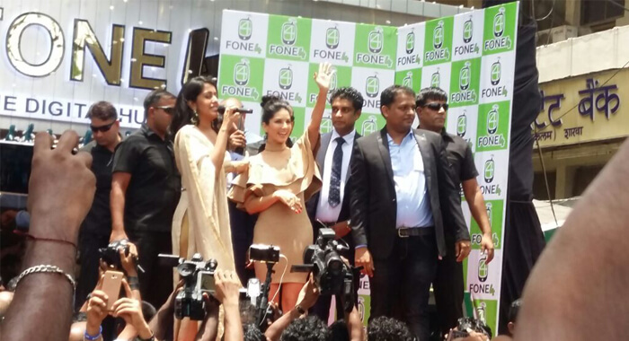 police-lathicharge-on-sunny-leone-program-in-kochi