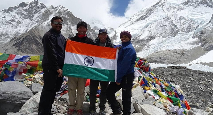 pune-police-couple-who-faked-mount-everest-feat-dismissed