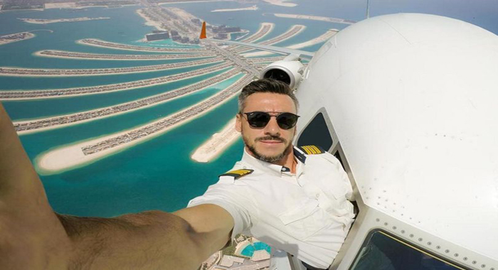 pilot-shares-dangerous-cockpit-selfie