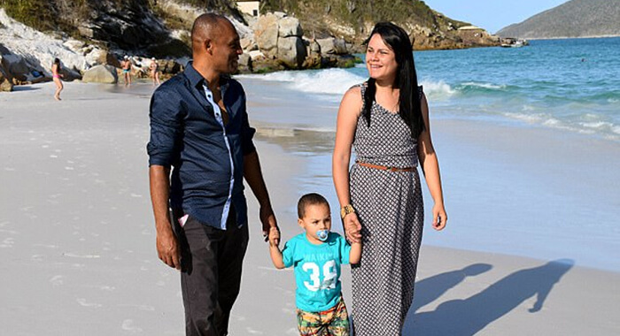 cancer-survivor-strips-showcase-mastectomy-scars