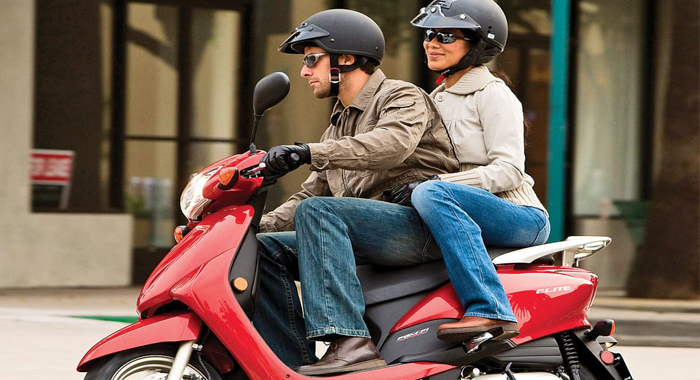 karnataka-to-ban-pillion-riding-on-two-wheelers-with-engine-capacity-up-to-100-cc