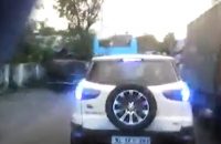 kochi-ambulance-blocked-by-car
