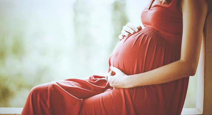 pregnancy-makeup-accidental-sides