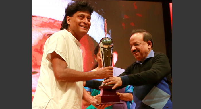 dr-boby-chemmanur-received-global-excellance-award