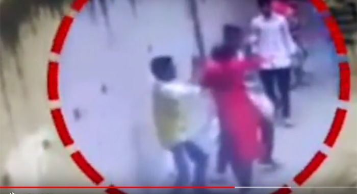perverts-attack-woman-in-broad-daylight-in-gorakhpur